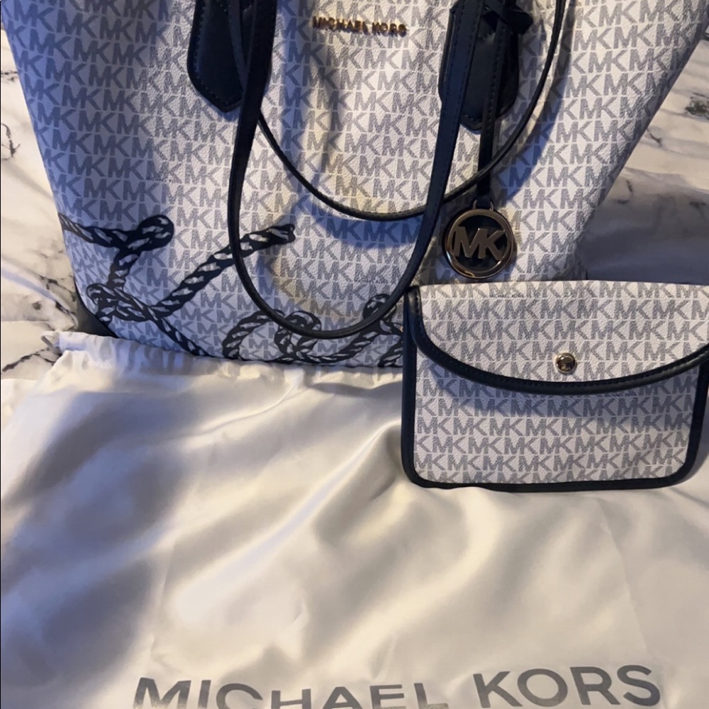 Michael kors navy and white tote bag with wallet